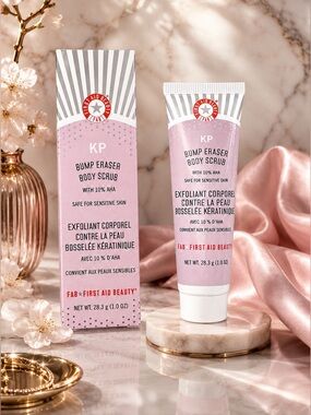 FIRST AID BEAUTY SCRUB